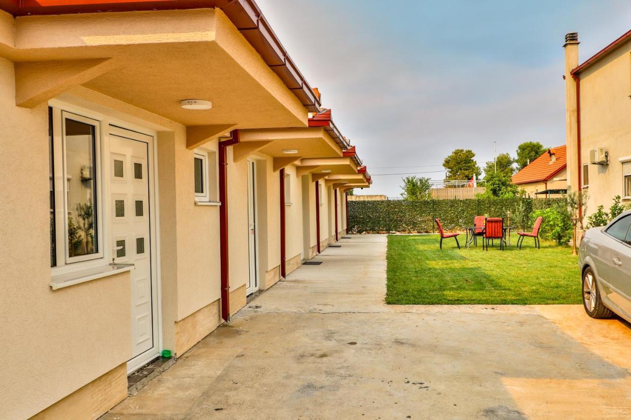 Simo Apartments Airport Podgorica Ngoại thất bức ảnh