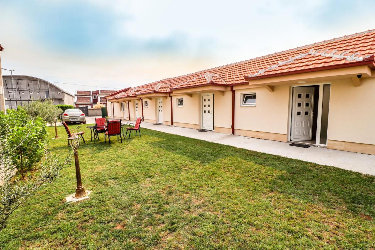 Simo Apartments Airport Podgorica Ngoại thất bức ảnh