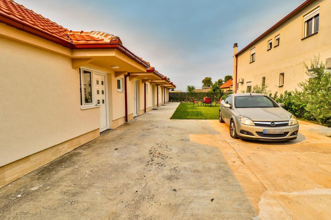 Simo Apartments Airport Podgorica Ngoại thất bức ảnh